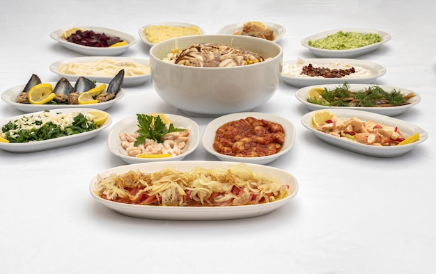 Miski z różnymi potrawami